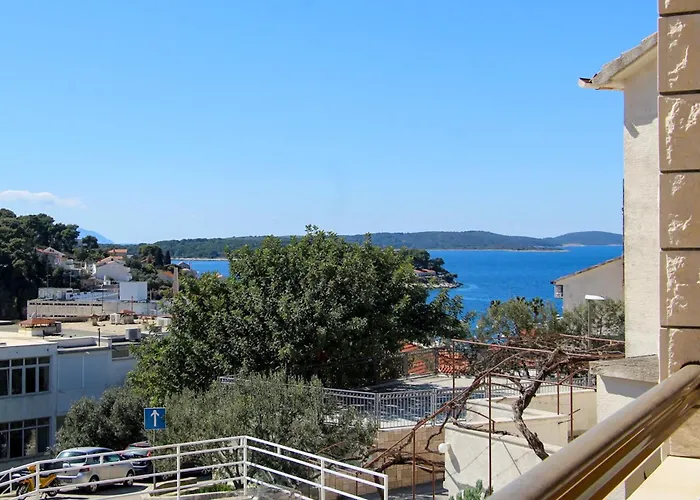 Molo Mare * Hvar Town