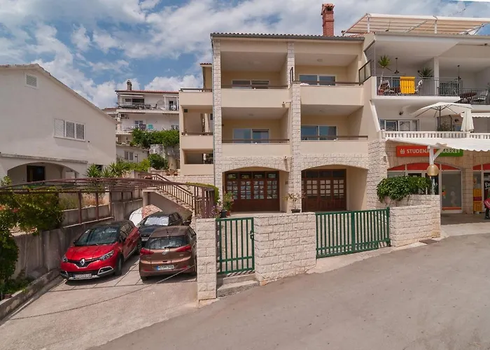 Апартаменти Molo Mare Хвар